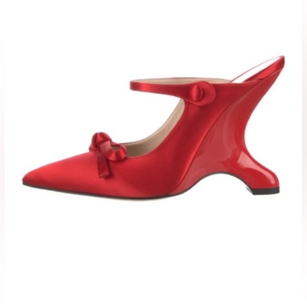 IN SEARCH OF Prada sculpted heels